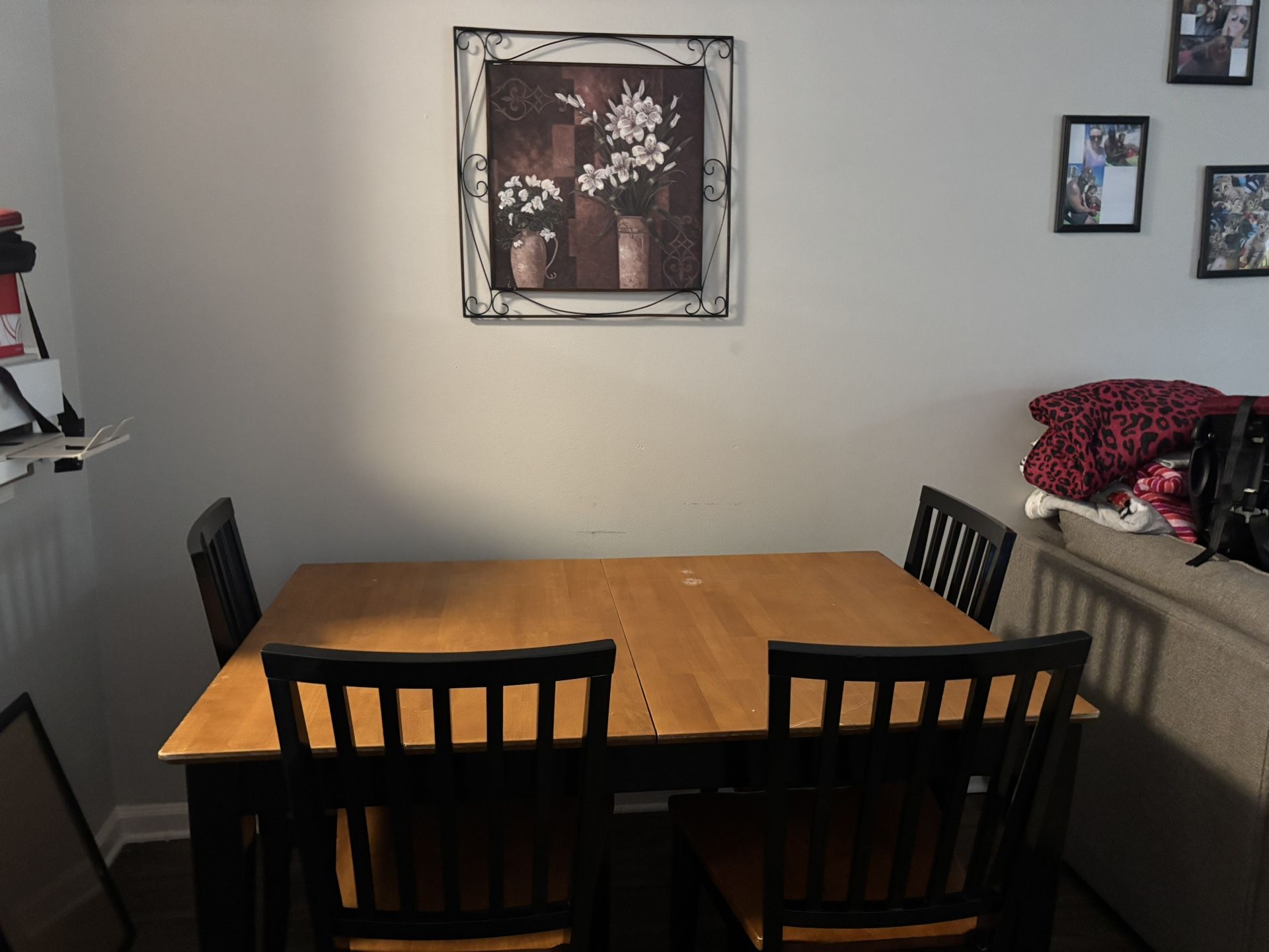 Table & Chairs