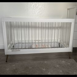 Crib brand new
