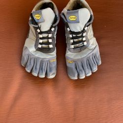Vibram Shoes Size 8 1/2 To 9 
