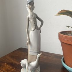 Lladro collectible figurine "Girl leading geese"