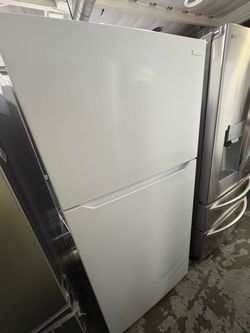 White Top-Freezer Refrigerator