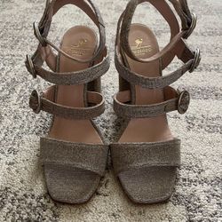 New Prezioso metallic block-heel sandals with multiple buckle straps Size 7