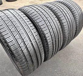 Set 235/55-19 Pirelli con el 80% de vida
