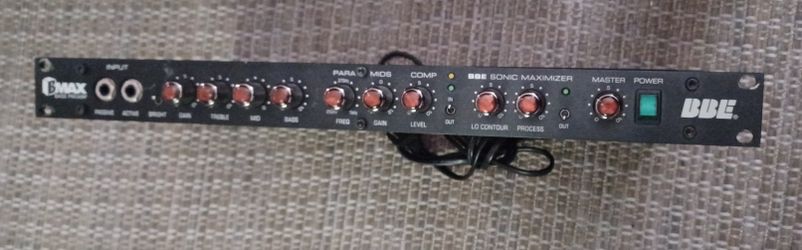 BBE MAX BASS PREAMP.