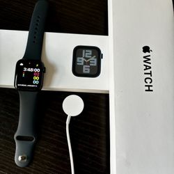 Brand New Apple Watch SE 40 MM 