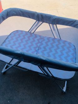 PORTABLE CRIB 