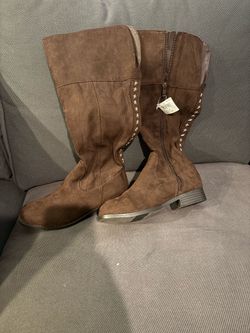 American Eagle Girl’s Knee High Brown Boots. Size 3.  New with Tags