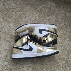Air Jordan 1 Mid SE Metallic Gold