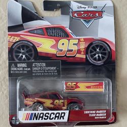 NEW Disney Cars NASCAR Lightning McQueen Die-Cast Car