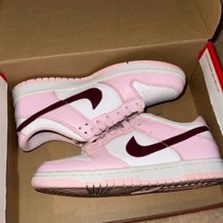 Women’s 7 Nike Dunk 