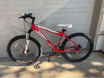 Trek 6000 Mountain Bike – 26” Wheels, Front Suspension, Disc Brakes – Great Condition