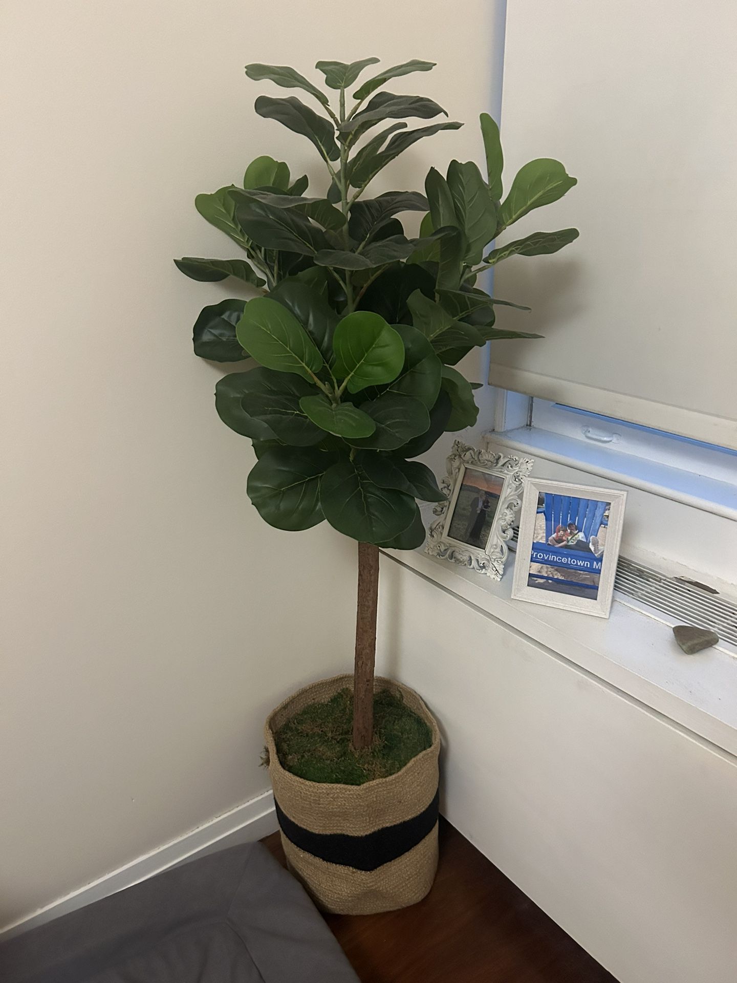 5 FT Fake plant / tree