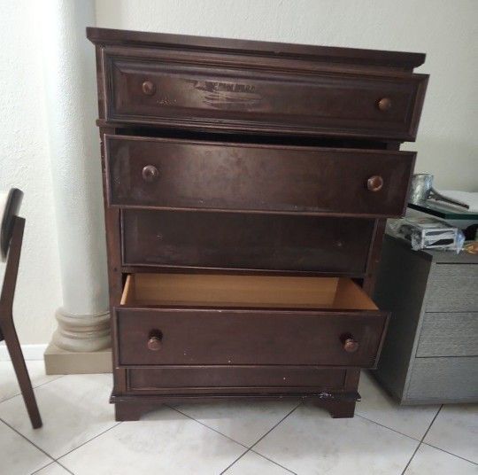 5- Drawer Solid Wood Dressor $5.00