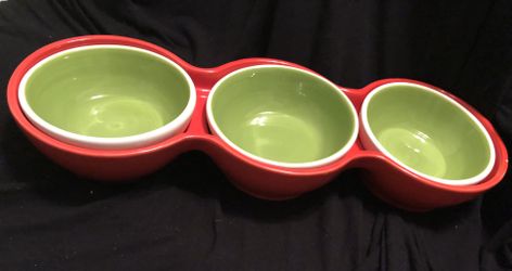 4 piece serving bowls - NIB