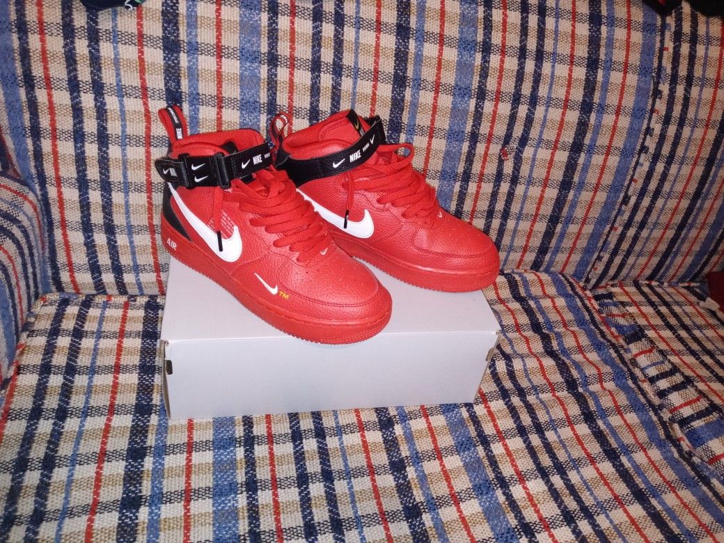 Red Air Force 1 Utility Mid.