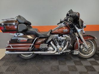 2011 HARLEY DAVIDSON Classic Electra Glide FLHTCU