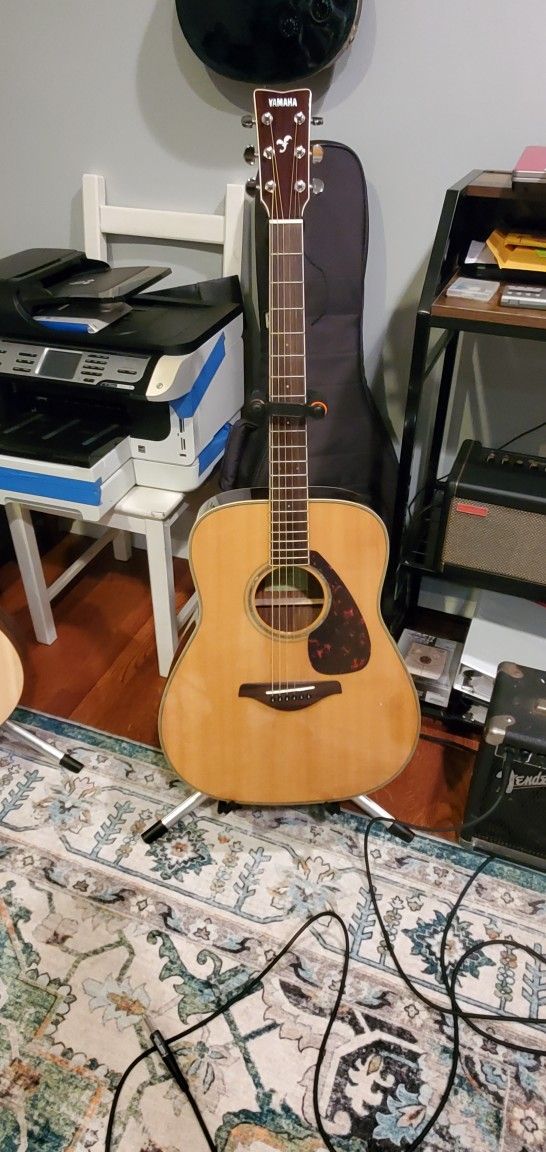 Yamaha FG-830 Acoustic Guitar w Roadrunner Hard Case