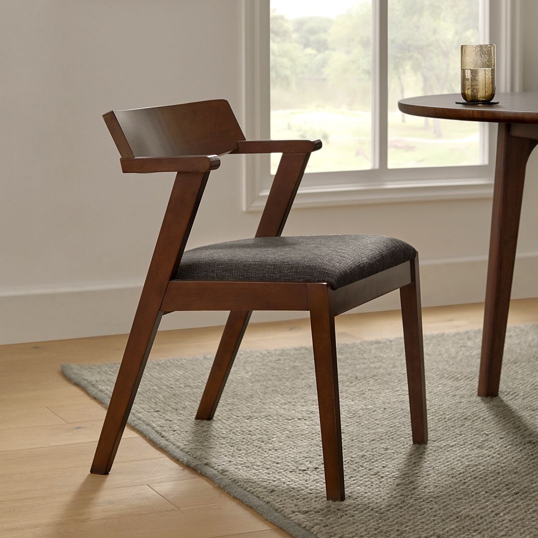 Conan 54 Round Table W/ 4 Chairs