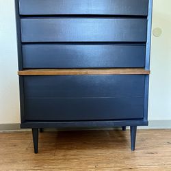 🪴 Gorgeous Vintage Basset Mid-Century Modern Deep Blue Dresser! Delivery Available! 👀