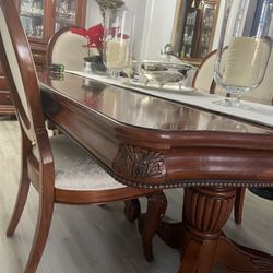 Antique Dinning Table With Matching China Cabinet 