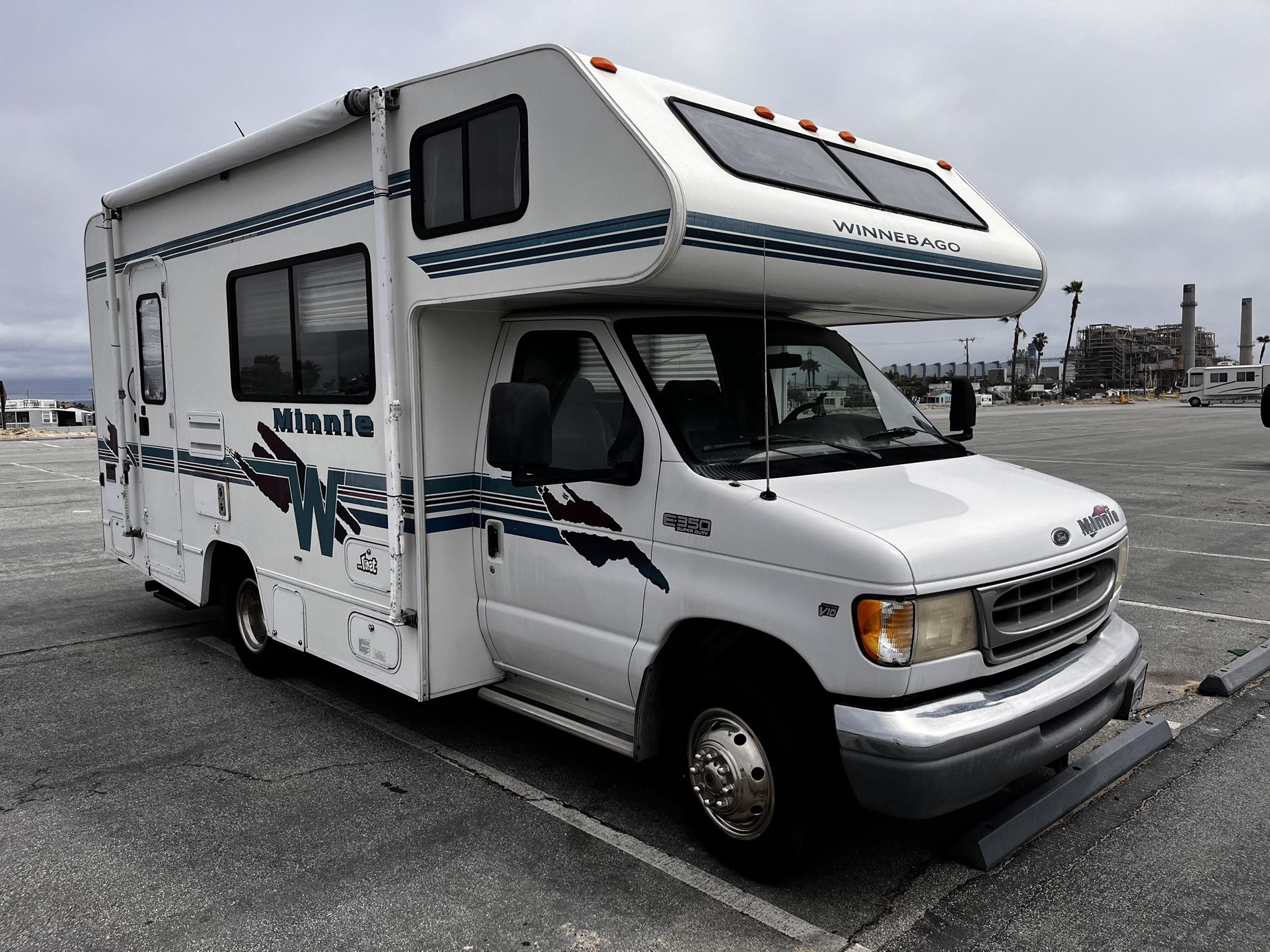 1999 WINNEBAGO MINNIE WINNIE RV Motorhome 22-Foot
