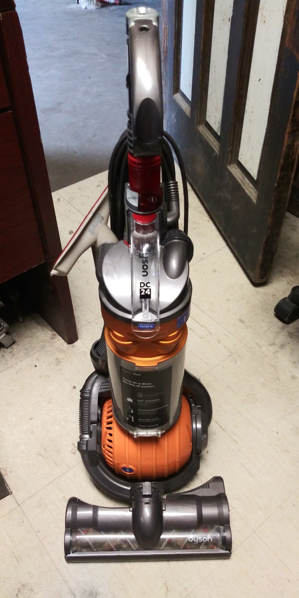 Dyson DC 24 Vacuum in used 4 times, In excellent condition