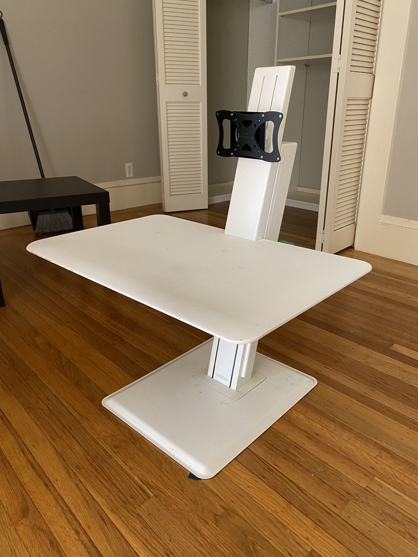 Humanscale Quickstand Eco Standing Desk
