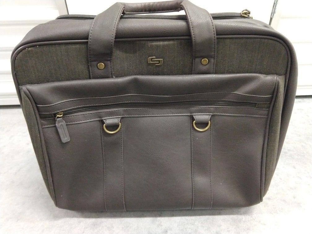 Solo wheeled briefcase for laptop and documents