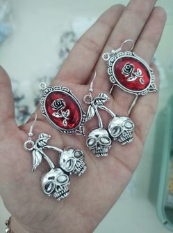 Erarrins, Charms, Beads