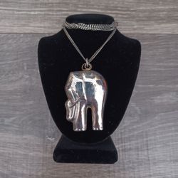 Silver Toned Elephant 🐘 Pendant Chain