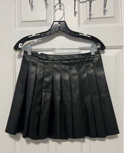 Riley And James Black Faux Leather Pleated Mini Skirt
