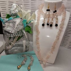 #2239, GORGEOUS NATURAL CUARTZ LOT, NECKLACE & EARRINGSS