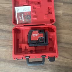 Milwaukee Laser  Use Batteries And Is Rechargeable