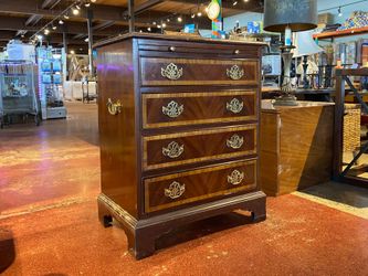 HICKORY American Masterpiece Collection Banded Mahogany Chippendale Bedside Chest