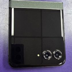 Razr 2024 BoostMoble