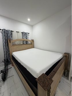 Queen Bed and mattress tempur-pedic