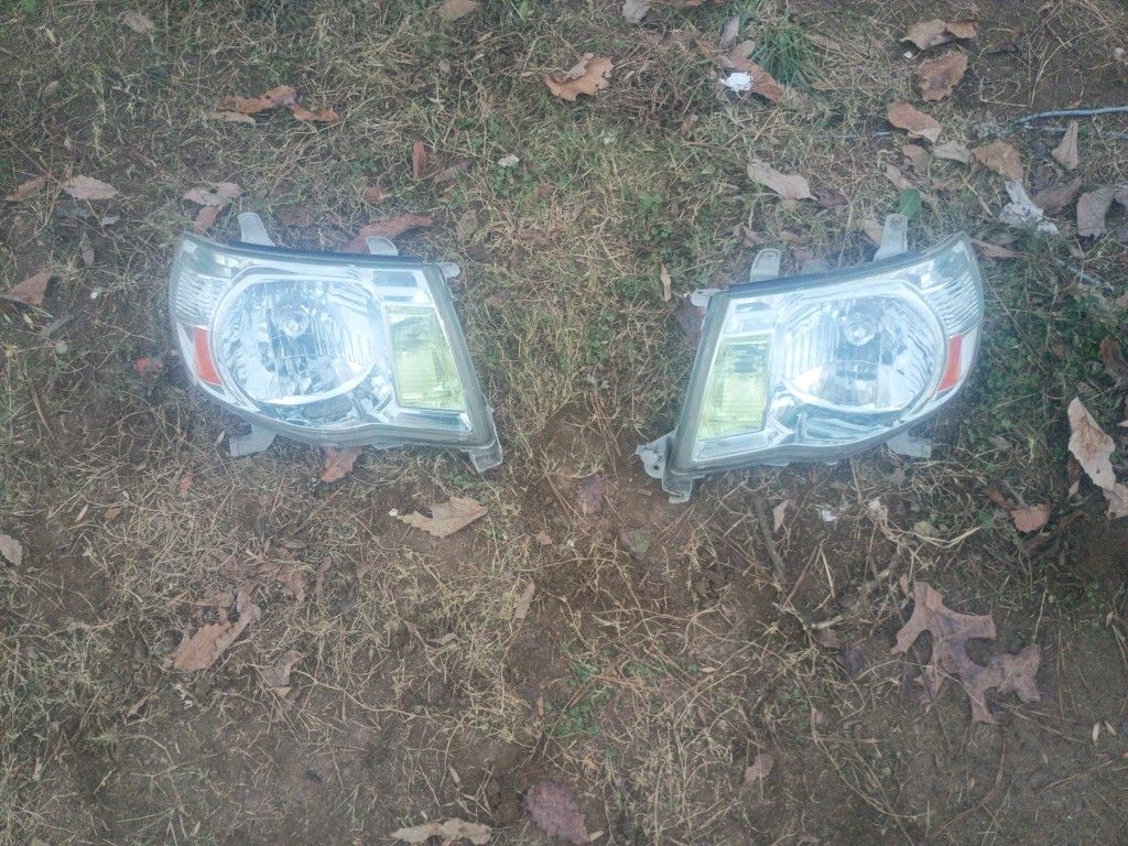 2008 Toyota Tacoma Headlights
