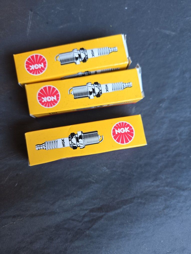 Plugs. NGK. THREE. 25 Mer. Plugs