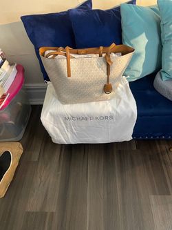 MK Tote Signature