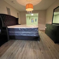 Queen Velvet 4pc Bedroom Set $999!  We Deliver!!