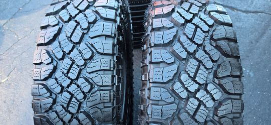 2 tires LT275/70r18 Goodyear wrangler duratrac