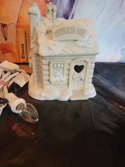 Precious Moments Warming Hut