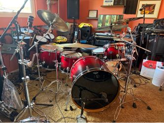 Pacific MXR maple shell Rock pack drum set