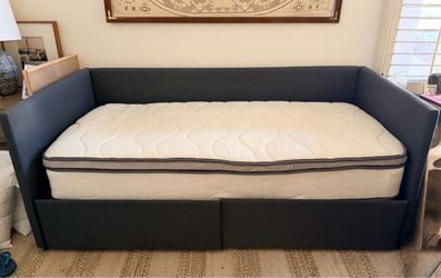 Twin Upholstered Daybed w storage drawers
