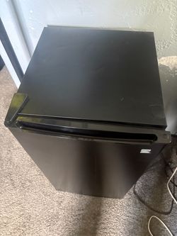 Black Mini Fridge Compact Refrigerator