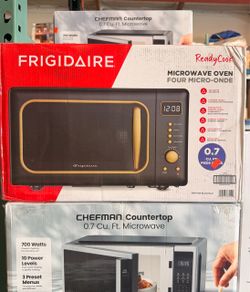 Frigidaire ReadyCook 0.7 Cu. Ft. Microwave Oven Brand New In Box