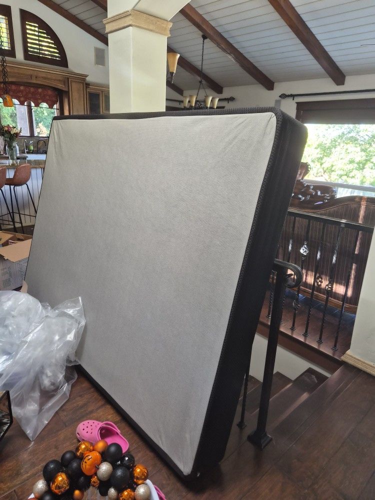 8 in. new queen box spring