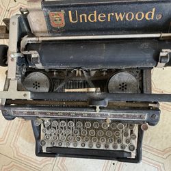 Underwood Typewriter 