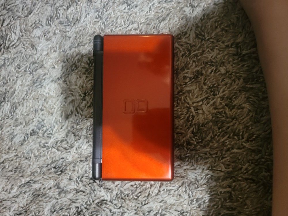 DS LITE- NO CHARGER