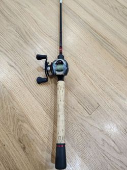 Daiwa fuego baitcaster Pole With diawa cr80 reel 7"3ft  8-17lb Gear Ratio 7.5:With braid line nice set up like New